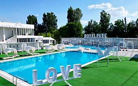 Royal Park Complex